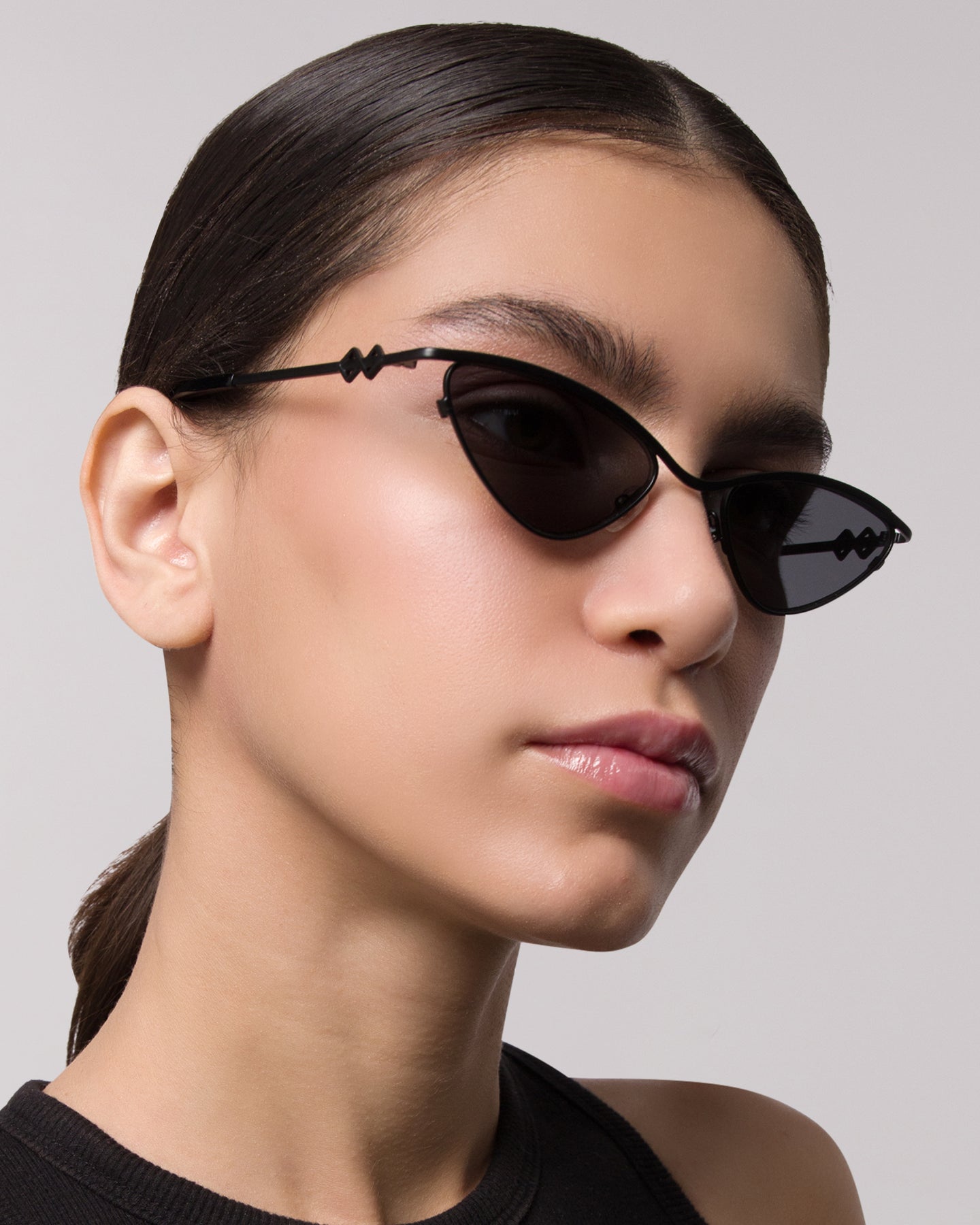 Shop Zoe Sunglasses in Black Colour – Available Online in USA, UK, Canada & United Arab Emirates